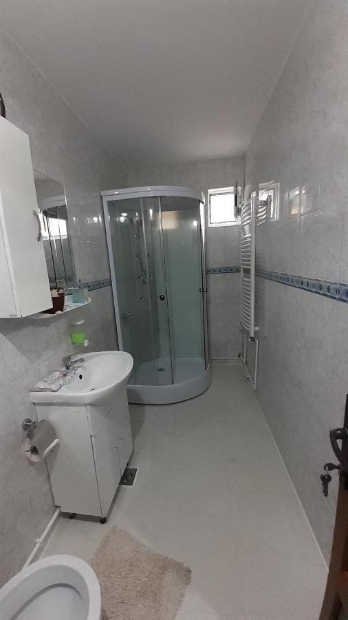 Appartamento Garsoniera George Tîrgu Ocna Esterno foto